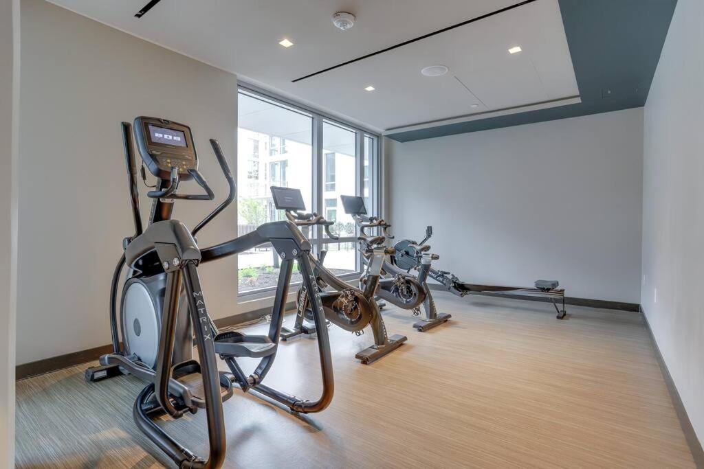 Stylish Condo At Clarendon With Rooftop Views Arlington Zewnętrze zdjęcie